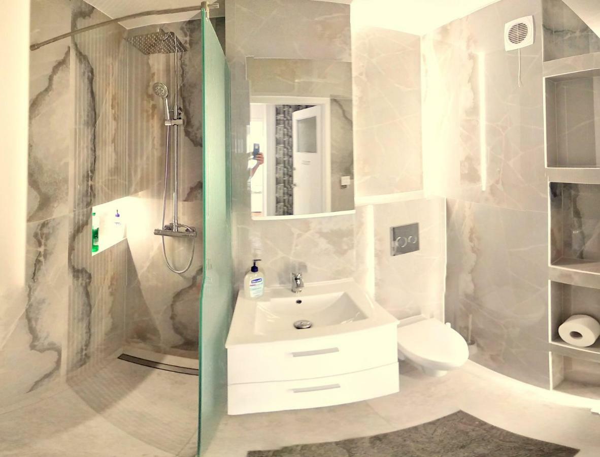 Studio Zelazna Rooms Near Old Town Warsaw Ngoại thất bức ảnh